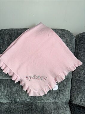 A SOFT IDEA KNITTED RUFFLE EDGE BLANKET